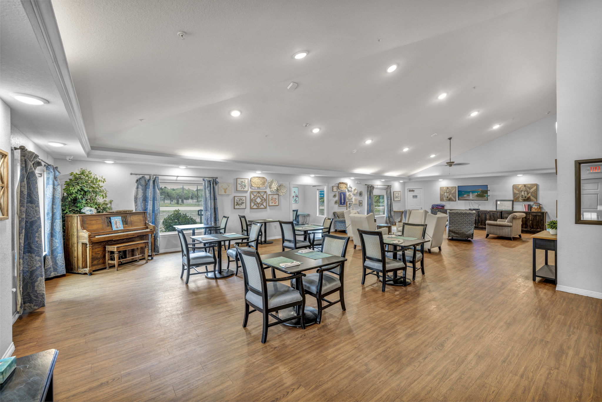 Arbor House dining space